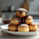 Profiteroles fraîchement faites avec sauce chocolat brillante